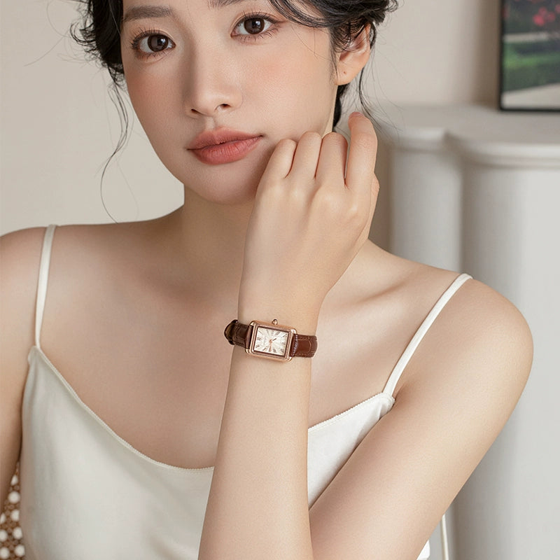 正品复古小方表2025新款轻奢小众手表女罗马真皮防水气质学生石英