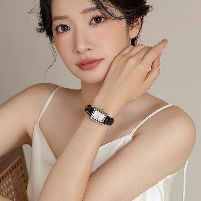正品复古小方表2025新款轻奢小众手表女罗马真皮防水气质学生石英