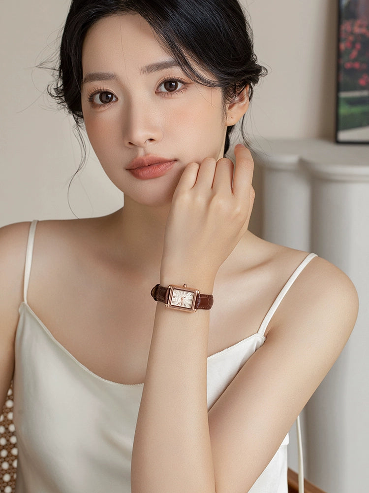 正品复古小方表2025新款轻奢小众手表女罗马真皮防水气质学生石英